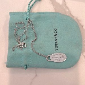 Tiffany & Co. Return to Tiffany Oval Pendant Necklace